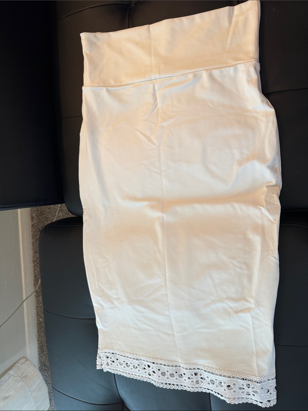 bebe White Lace-Trim Pencil Skirt
